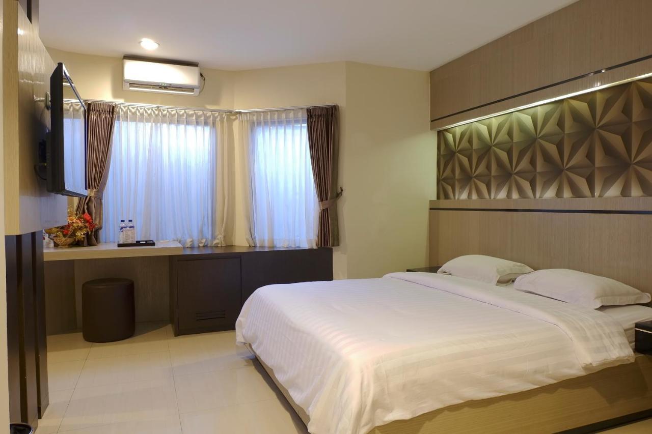 Alexander Hotel Tegal Dış mekan fotoğraf