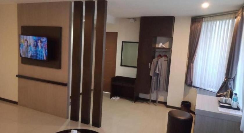 Alexander Hotel Tegal Dış mekan fotoğraf