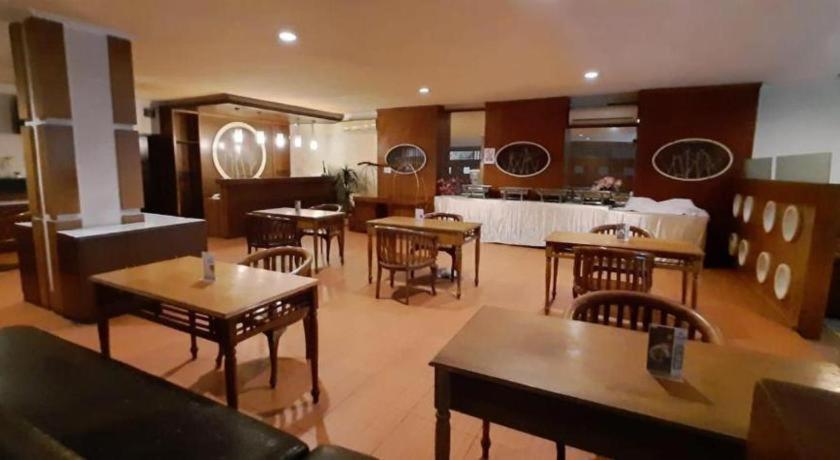 Alexander Hotel Tegal Dış mekan fotoğraf