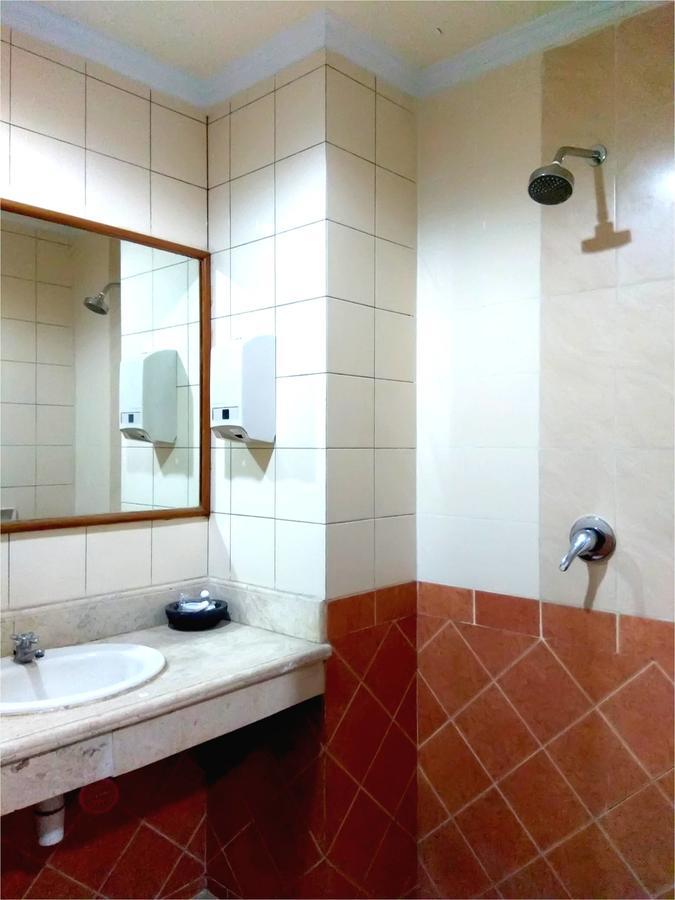 Alexander Hotel Tegal Dış mekan fotoğraf